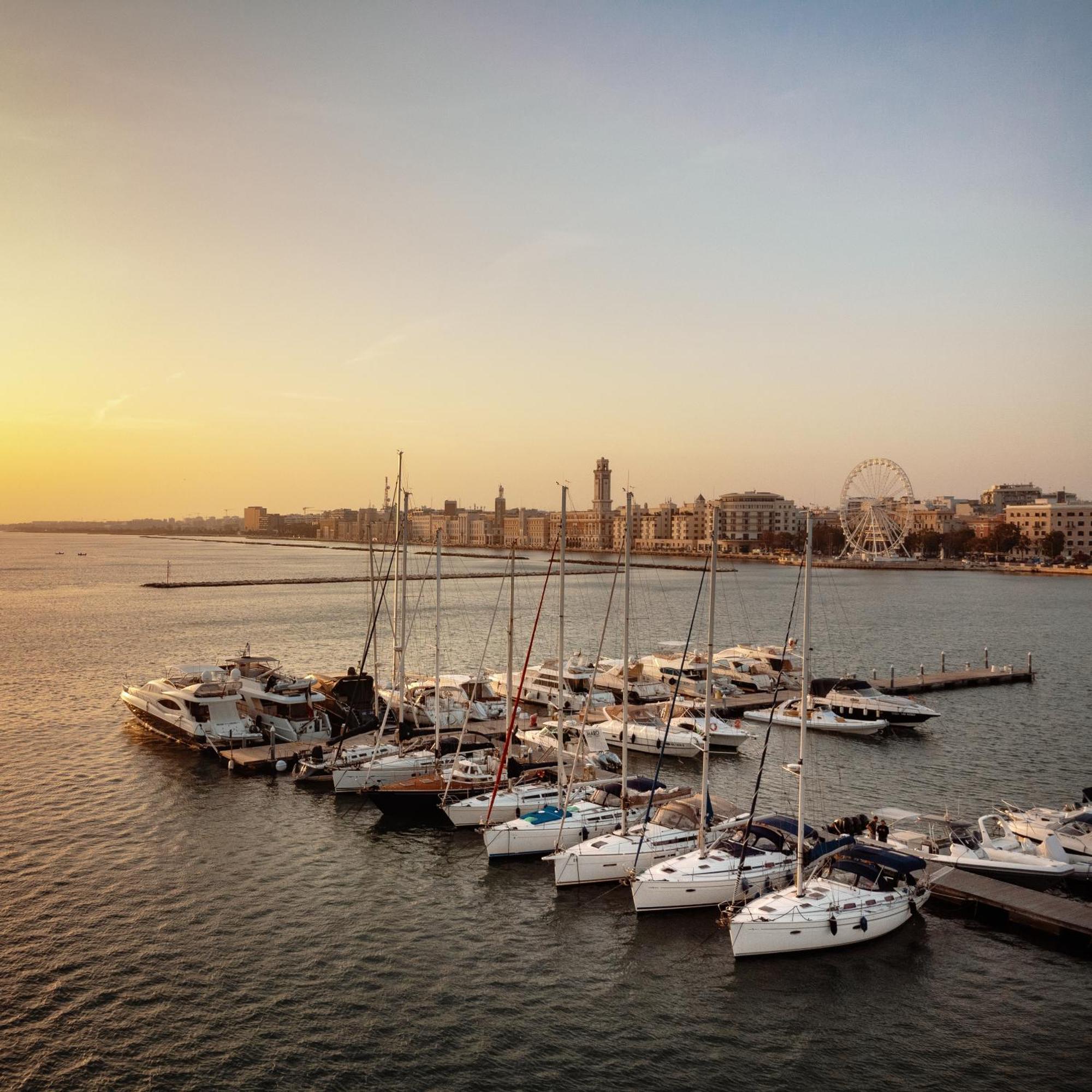 Charming Sailing Boat - Le Dimore Di Ines Bari Exterior photo